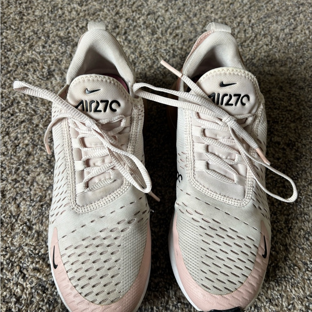 Nike Air 270 Women's Sneakers - Cream & pink